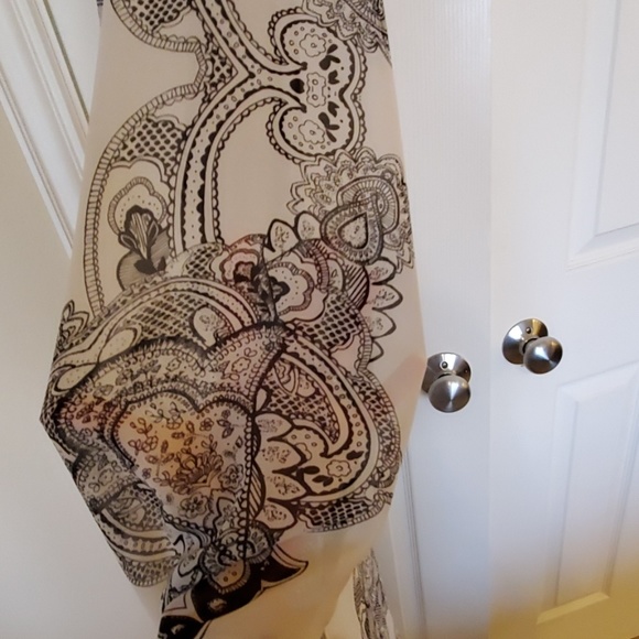 Lumiere Black + Cream Paisley Print Maxi Dress - Picture 5 of 5